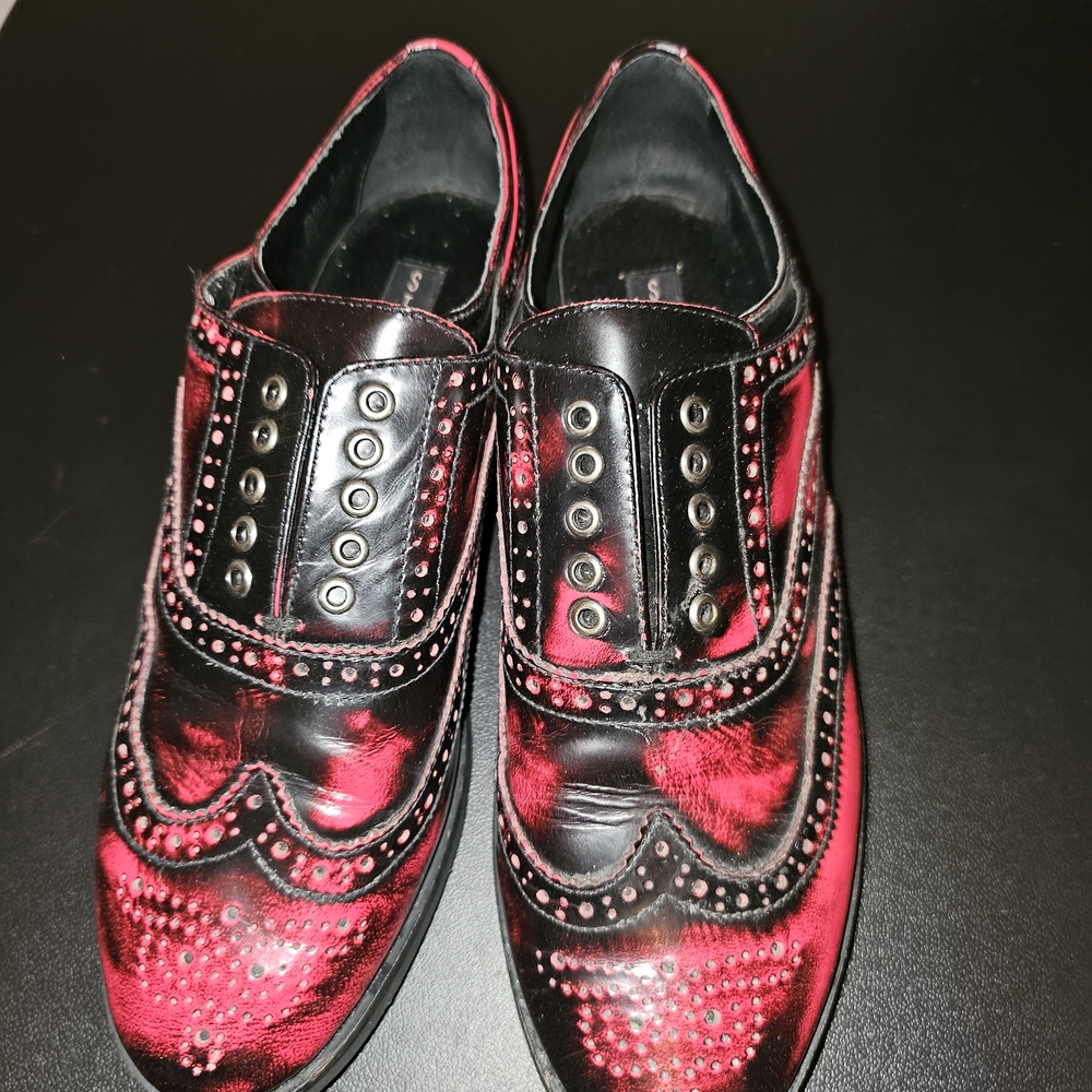 Steve Madden Black and Red Brogue Flats